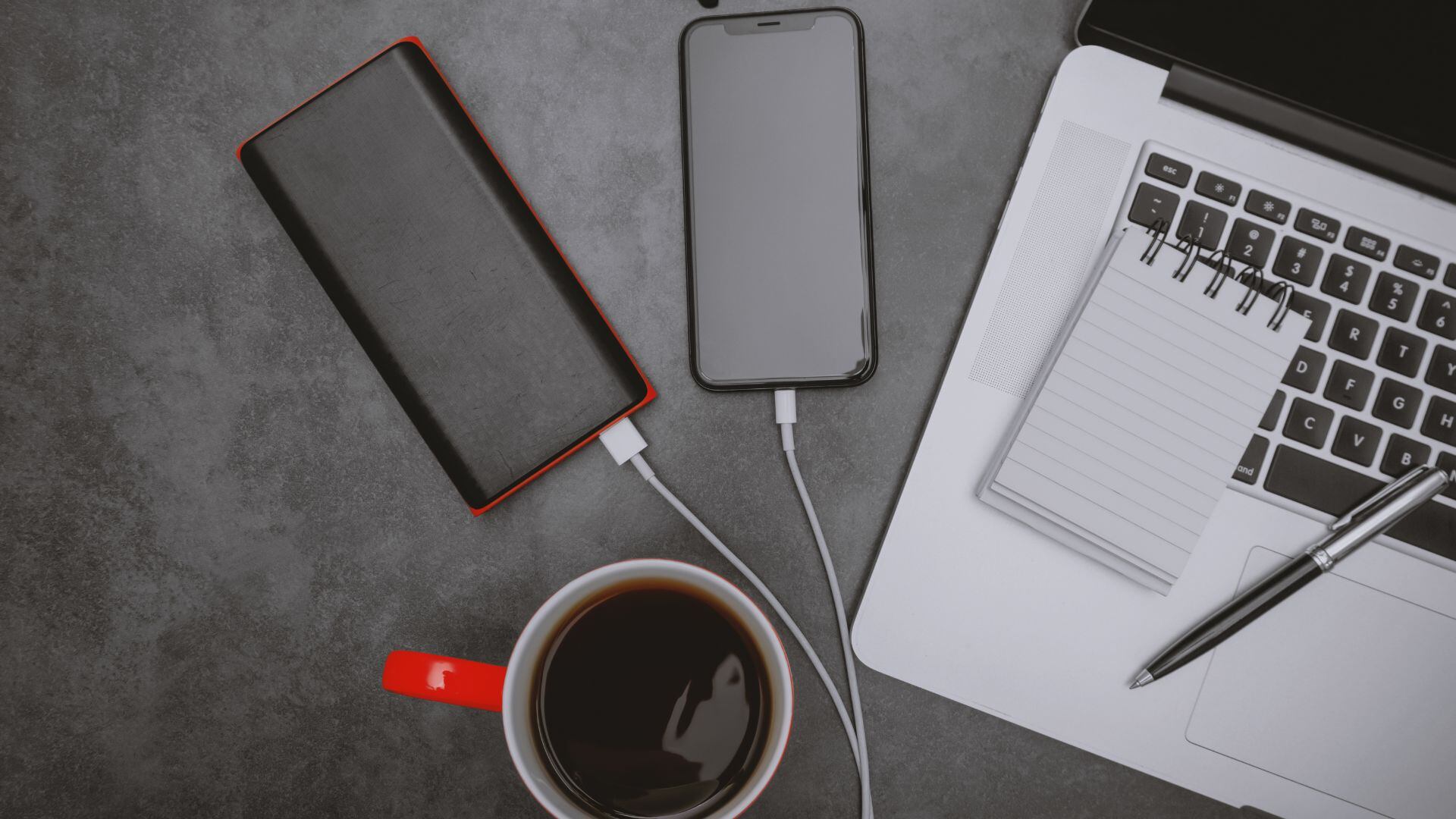 Las USB ofrecen más capacidad y velocidad que tecnologías antiguas como CD y disquetes.