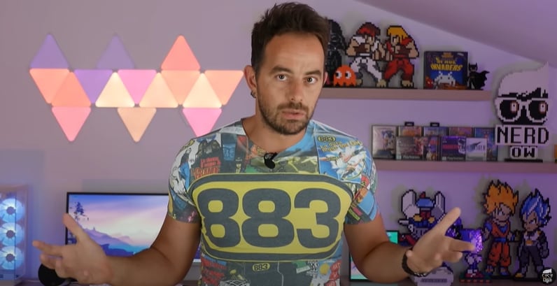 Fue acusado por mostrar consolas usadas para emular videojuegos clásicos.