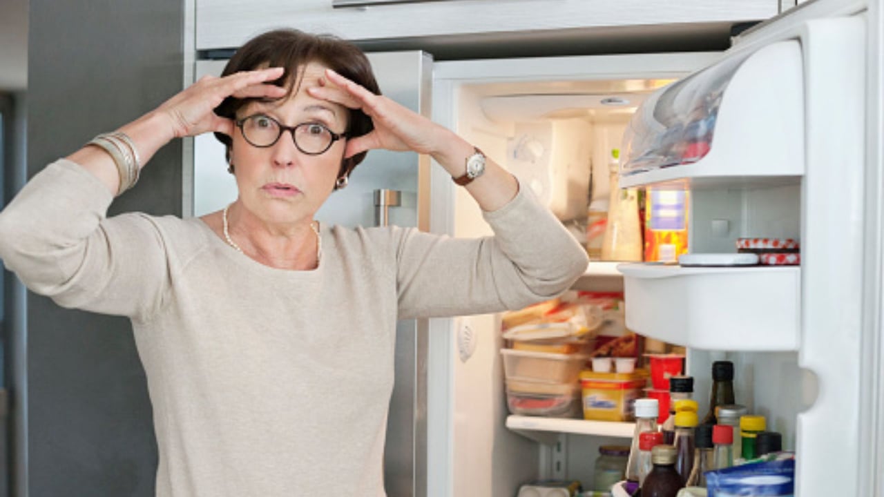 Pasar por alto las señales de advertencia podría provocar que el refrigerador se dañe y requiera un reemplazo mucho antes de lo previsto.