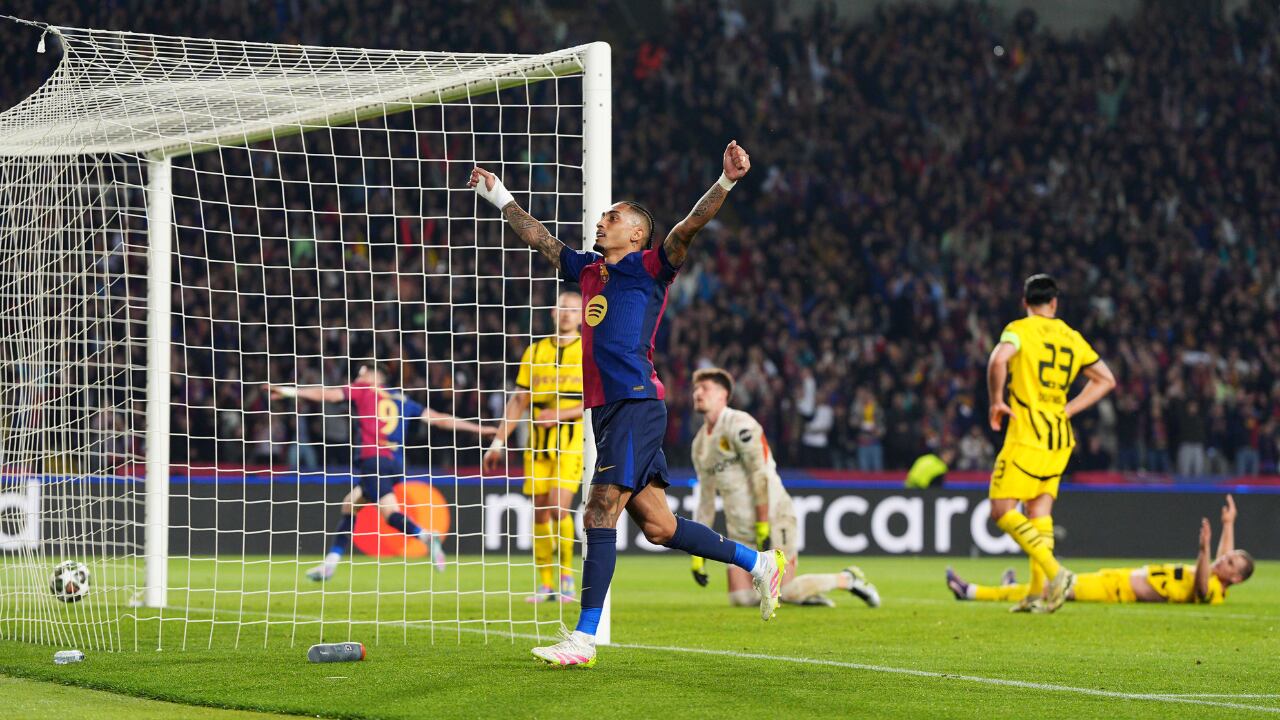 Raphinha guio al Barcelona en Champions League