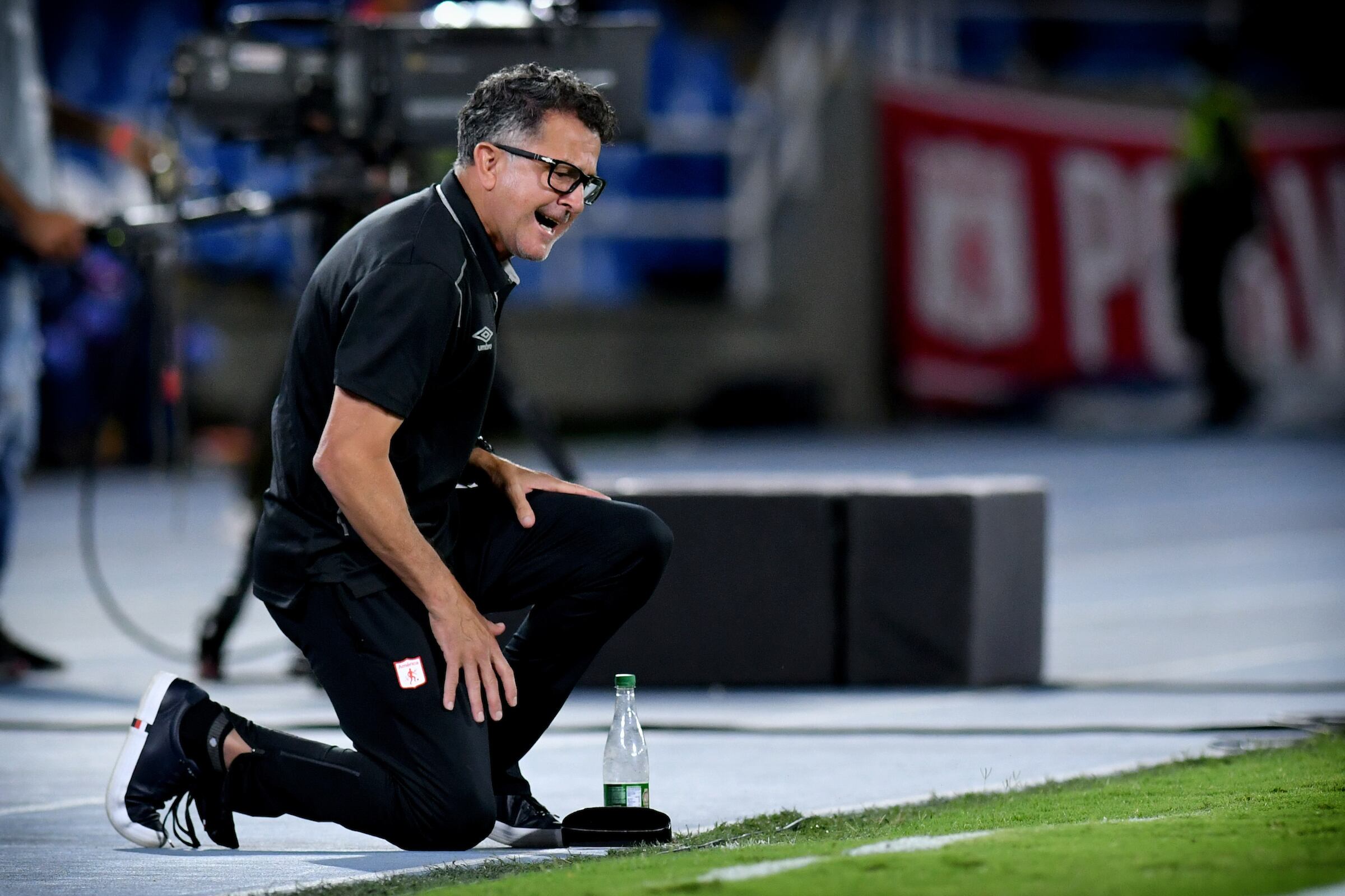 / Juan Carlos Osorio coach of America de Cali gestures during first leg match between America de Cali and Independiente Santa Fe as part of BetPlay DIMAYOR Superleague 2021 played at Pascual Guerrero stadium in Cali city. Photos: VizzorImage / Nelson Rios / Cont.