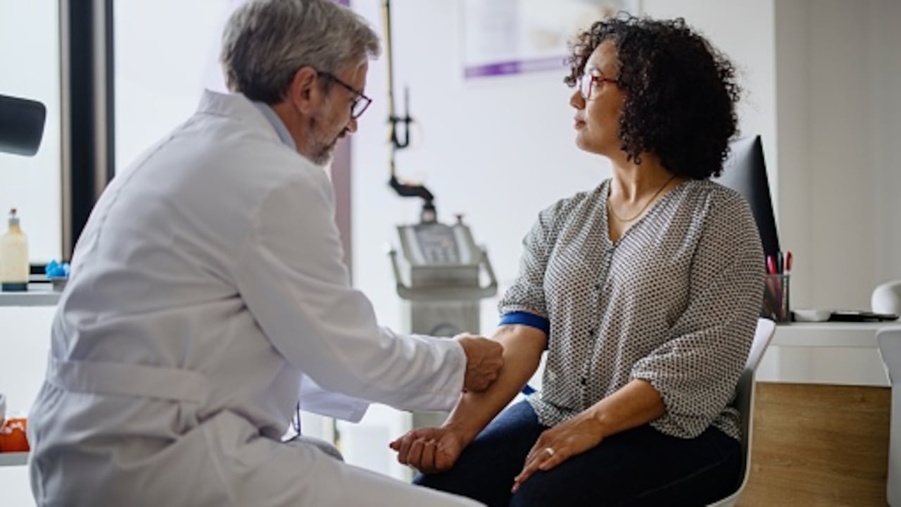 La deficiencia de vitamina D puede ser tratada con suplementos.