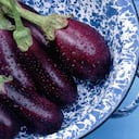 La berenjena contiene flavonoides que pueden ayudar a disminuir los niveles de colesterol. Foto: GettyImages.