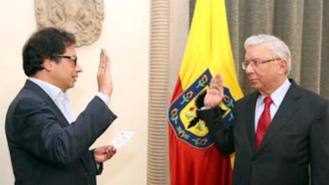 Alberto Merlano Alcocer se posesionó como gerente de la Empresa de Acueducto y Alcantarillado de Bogotá (EAAB) el 12 de marzo de 2013.