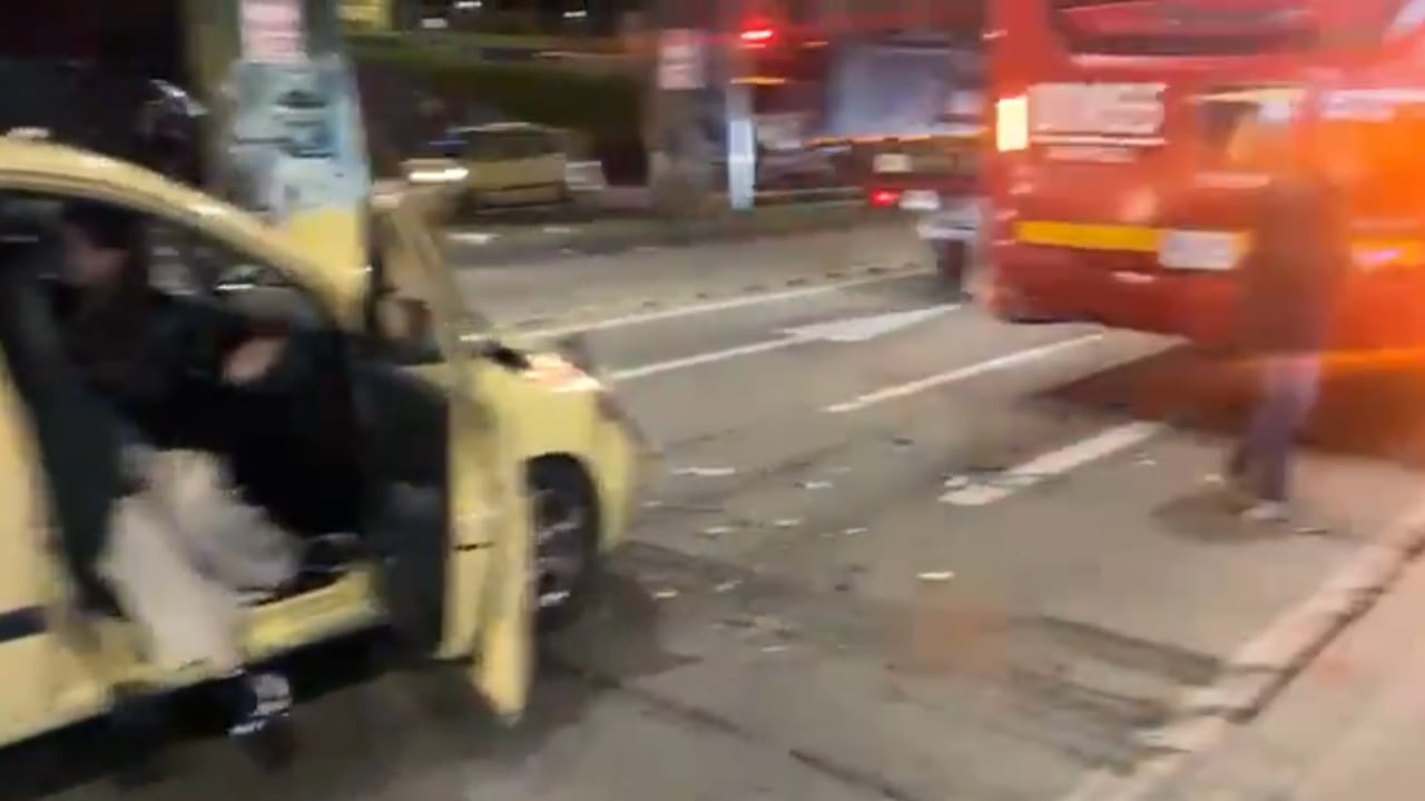 Accidente entre un taxi y un TransMilenio.