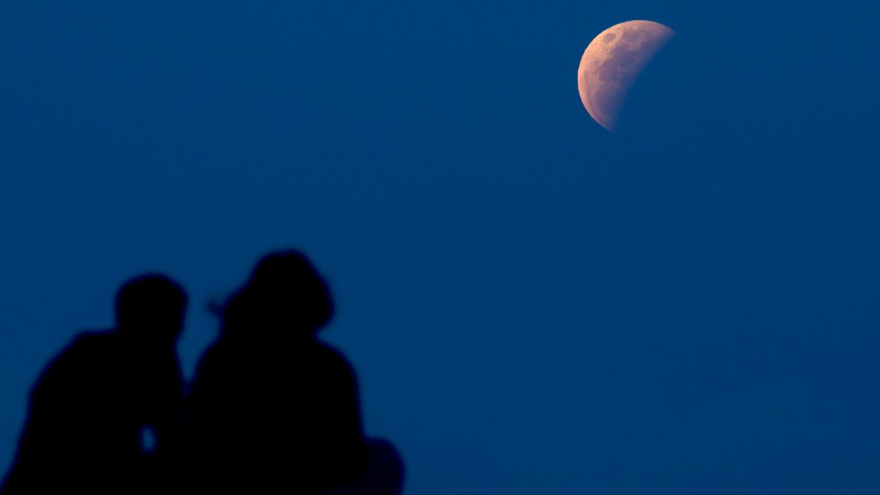 Super luna (AP Photo/Firdia Lisnawati)