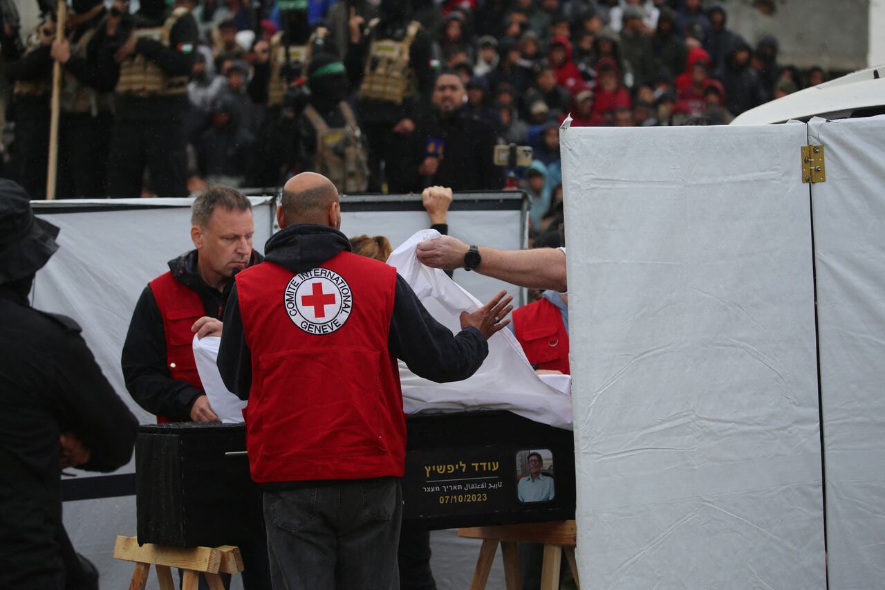 La Cruz Roja inspeccionó los cuerpos antes de que fueran entregados