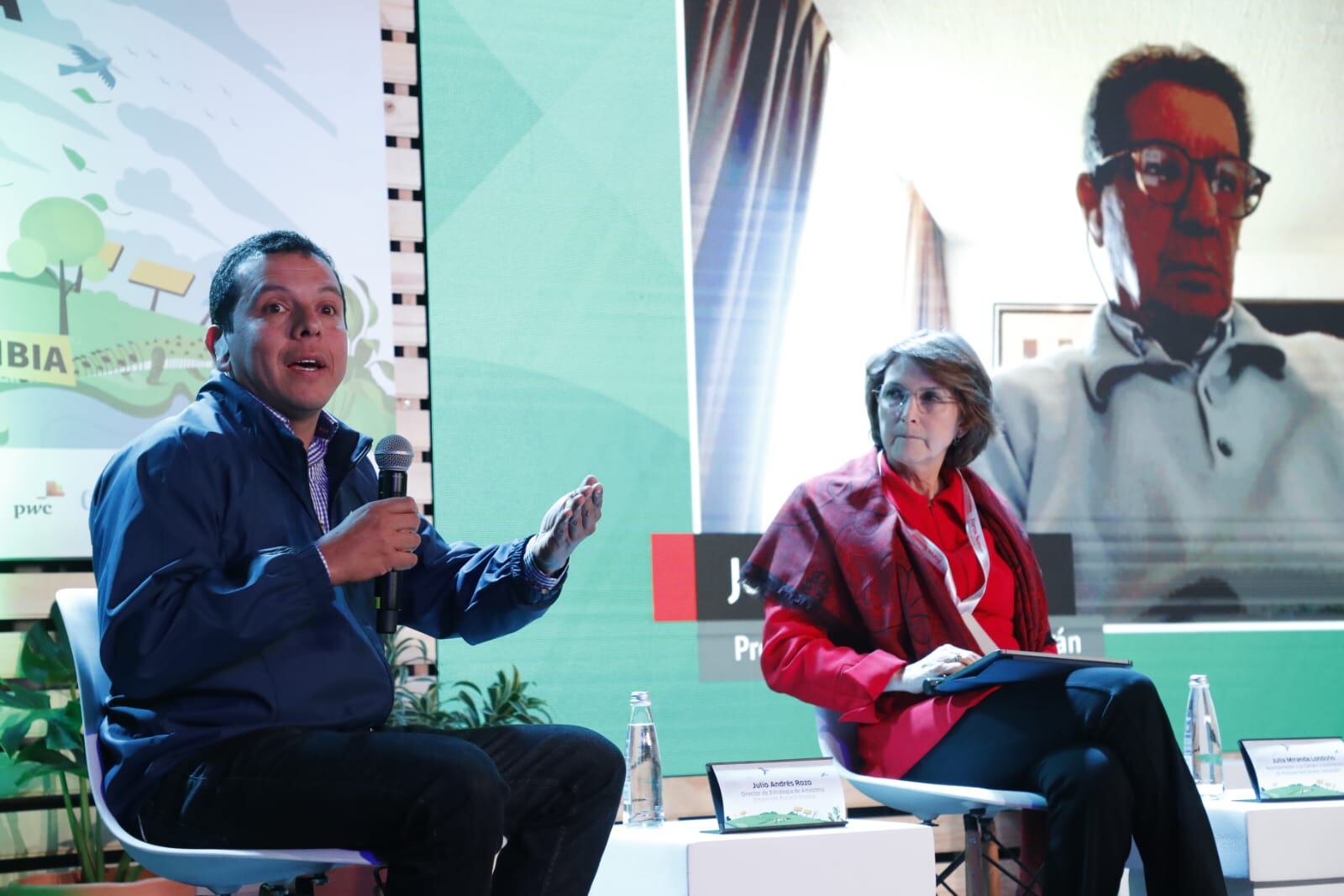 Julio Andrés Rozo, director de Amazonía Emprende-Escuela Bosque junto a Julia Miranda Londoño, representante a la Cámara y exdirectora de Parques Nacionales Naturales.