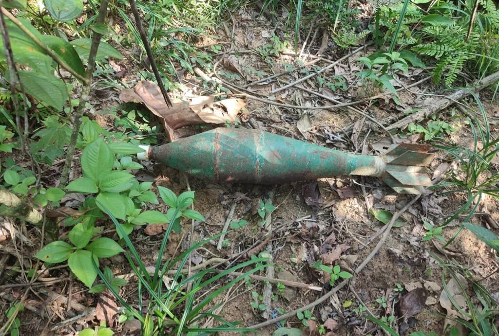 Era un explosivo tipo granada de mortero 81mm.