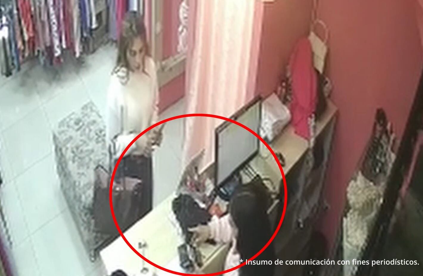 Según la Fiscalía, la exreina hizo compras con las tarjetas.