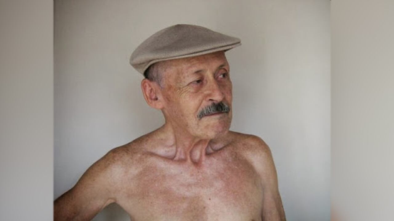 'Poesía de uso' fue publicado por la editorial Luna Libros. Entre sus publicaciones también están 'Los poemas de la ofensa', 'Poemas de tierra caliente', 'Barba Jacob para hechizados', 'Método fácil y rápido para ser poeta', entre muchos otros.