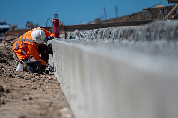 La administración Trump ha iniciado una revisión del proyecto ferroviario de alta velocidad de California, lo que aumenta las dudas de larga data sobre si el proyecto, plagado de sobrecostos y retrasos, se completará alguna vez.