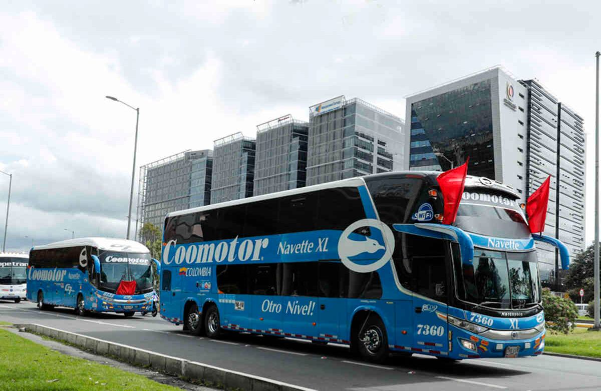 El mismo día de la protesta, la Superintendencia de Transporte anunció una estrategia con cuatro frentes de trabajo para ayudar a las compañías transportadoras del país. La propuesta incluye reducción y eliminación de costos para las empresas, mayores plazos para pagar las obligaciones y la revisión de 15 mil procesos sancionatorios que finalizarán con el levantamiento de embargos.  Foto: Guillermo Torres / SEMANA 