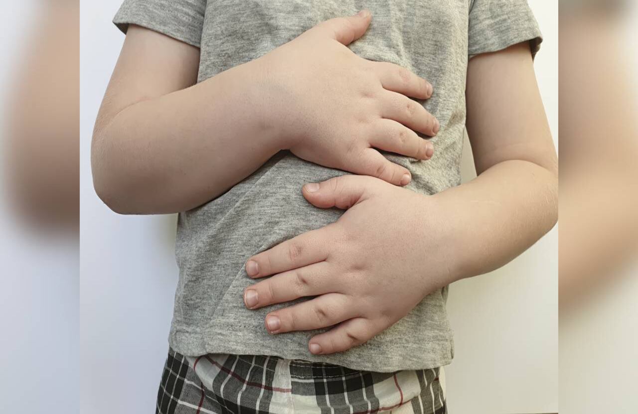 Expertos aconsejan reponer los líquidos que pierden os niños cuando sufren de diarrea. Foto: Getty images.
