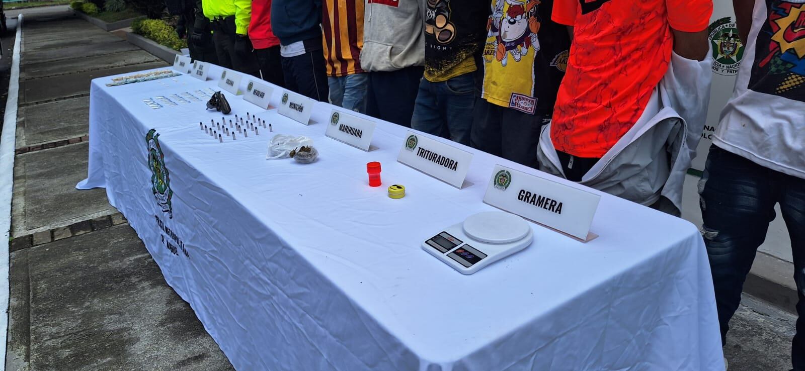 Cinco diligencias de allanamiento dieron como resultado la captura de estas ocho personas en Ibagué