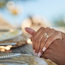 Este artículo explora las enseñanzas fundamentales de la Biblia sobre la convivencia sin matrimonio.