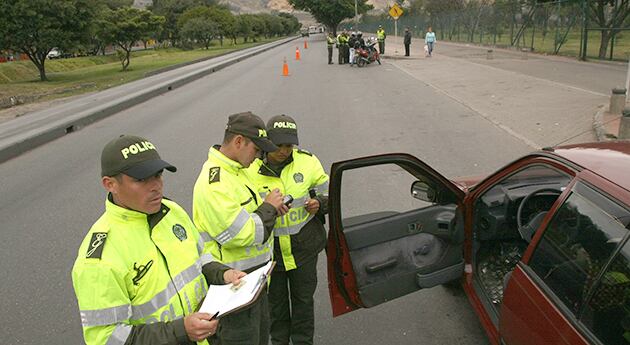 Uniformados de Tránsito se han sumado a la lucha antidrogas con los controles. Foto: archivo/Semana. 