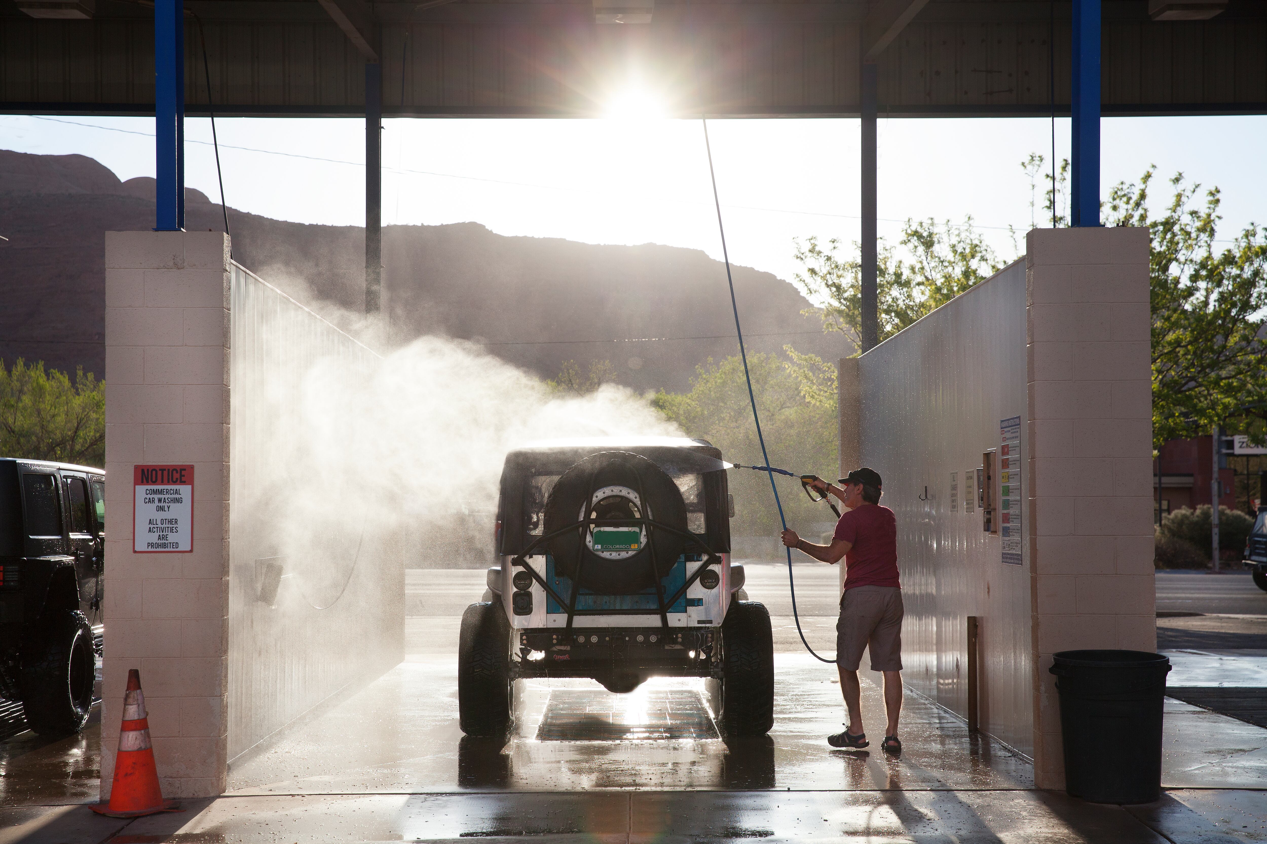 Hay ciertas tácticas para lavar un carro y evitar que la suciedad acumulada termine por afectar la pintura del vehículo.