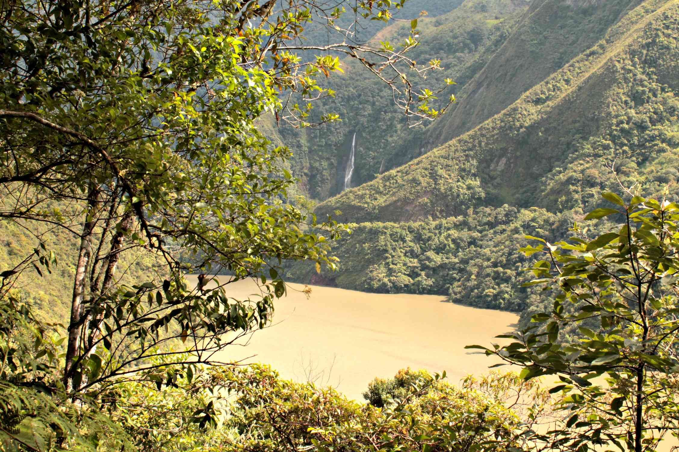  Vista de la Represa del Chivor en el Valle de Tenza. Foto: Laura Muñoz / Revista Semana