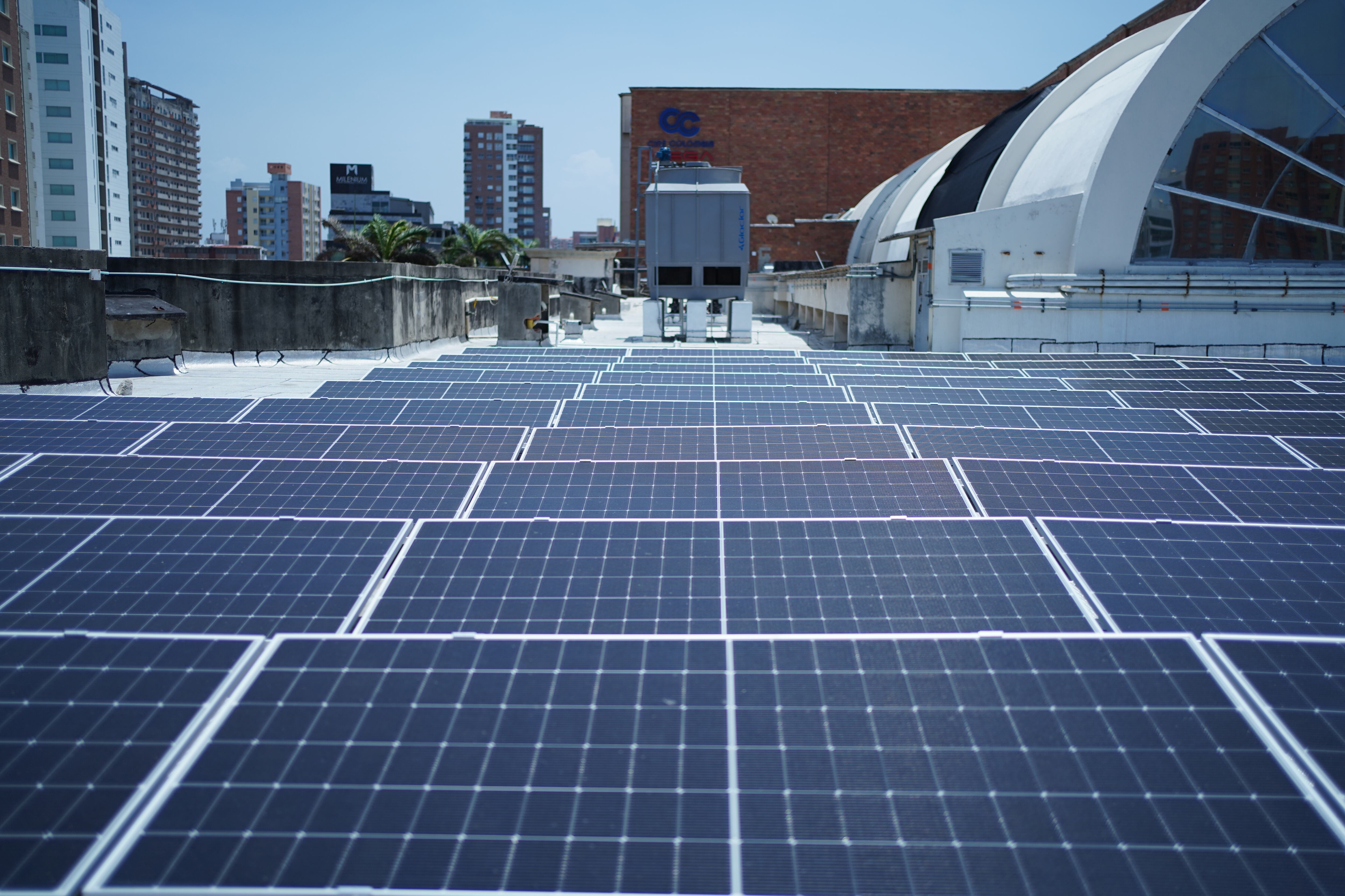 El sistema solar del centro comercial Buenavista Barranquilla I está diseñado para suministrar energía a 14 equipos ecoeficientes.