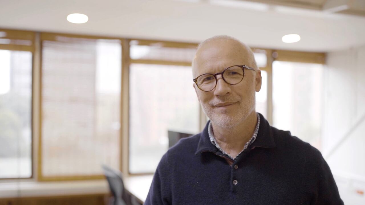 El decano de la Escuela de Publicidad de la Universidad Sergio Arboleda, reflexiona sobre la importancia de cambiar la narrativa negativa que se tiene sobre Colombia y asegura que el primer paso para lograrlo es cerrar la actual brecha de polarización política.