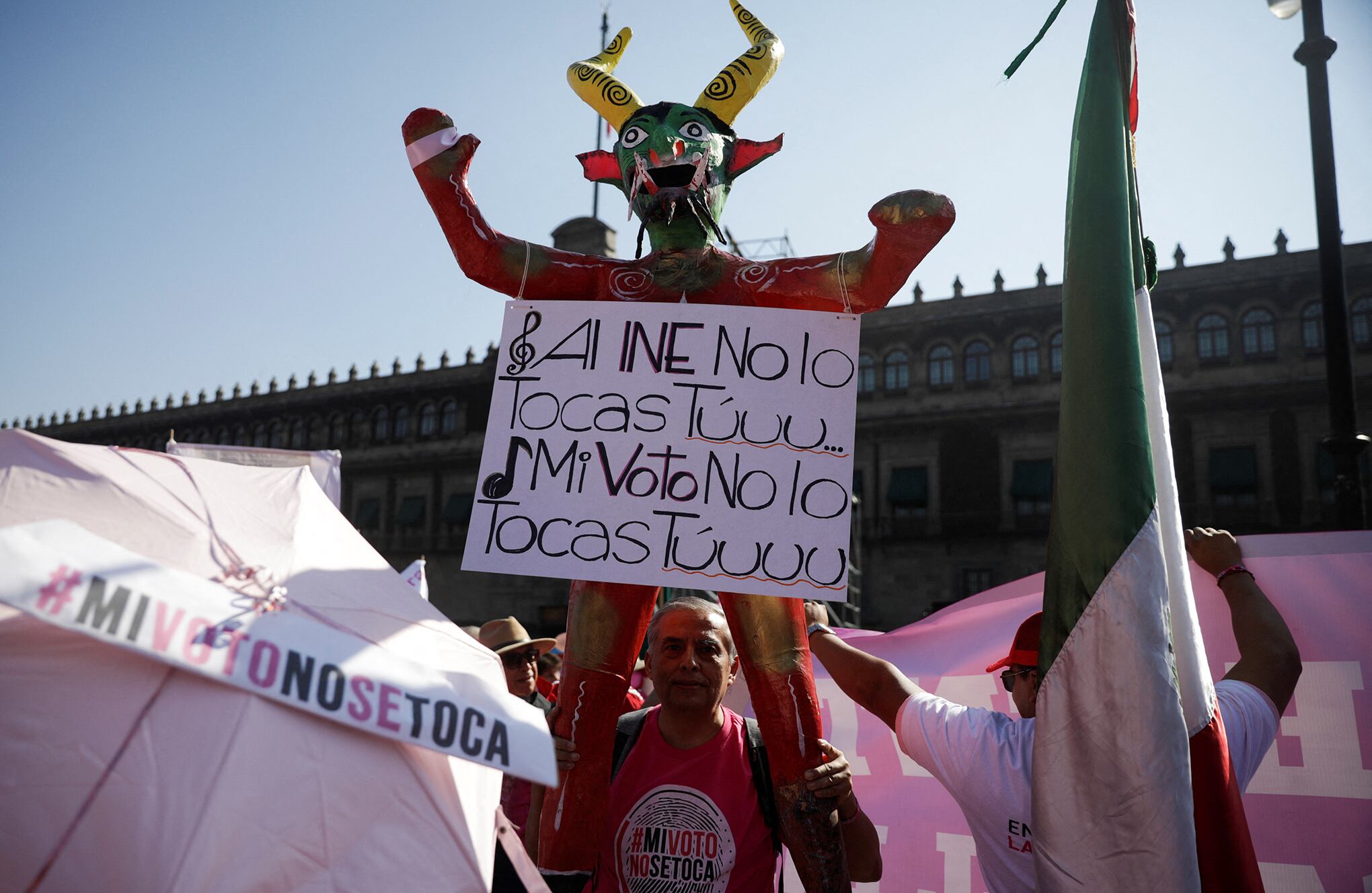 En imágenes : Miles de personas protestan en el Zócalo de la Ciudad de México