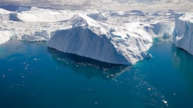 El océano Ártico podría vivir un verano casi sin hielo marino antes de mediados de siglo.