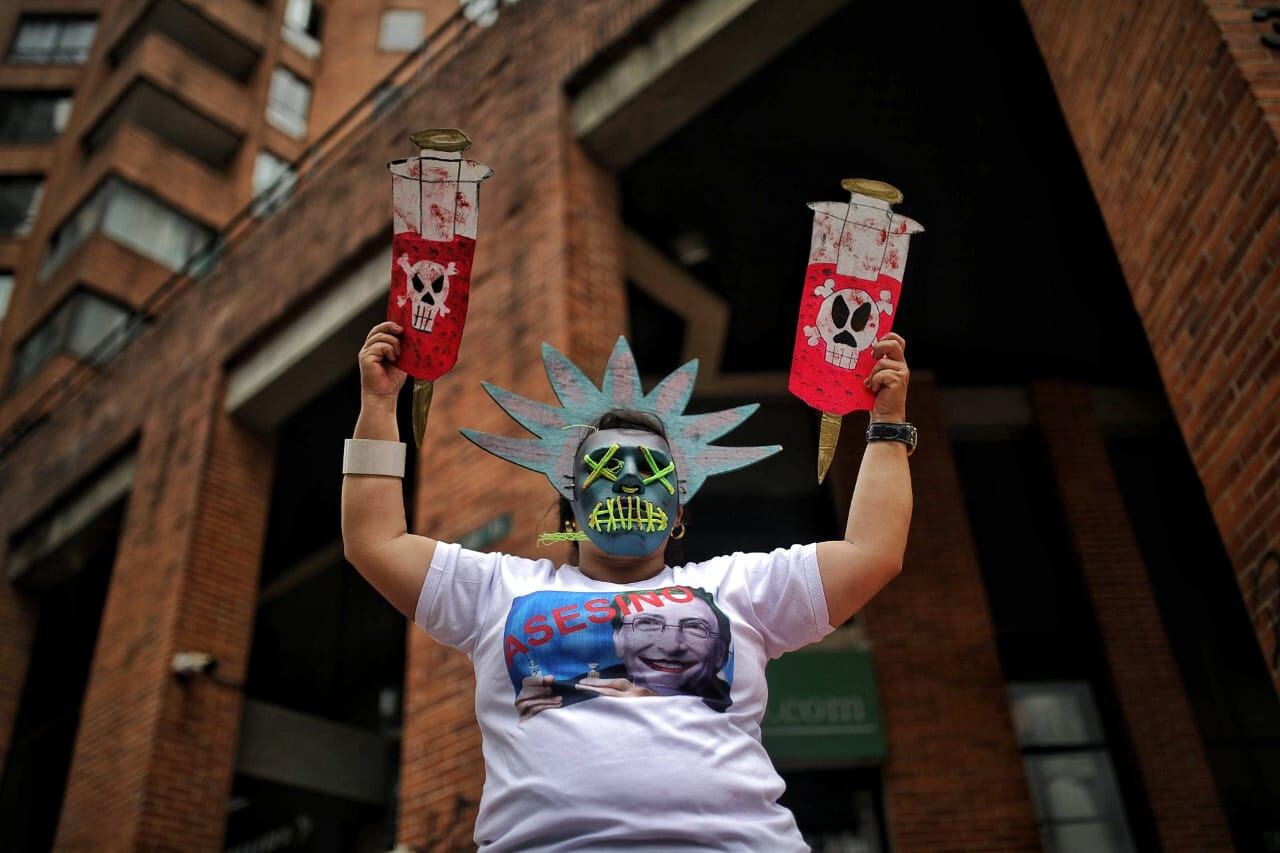 Plantón Antivacunas covid 19 en Ministerio de Salud