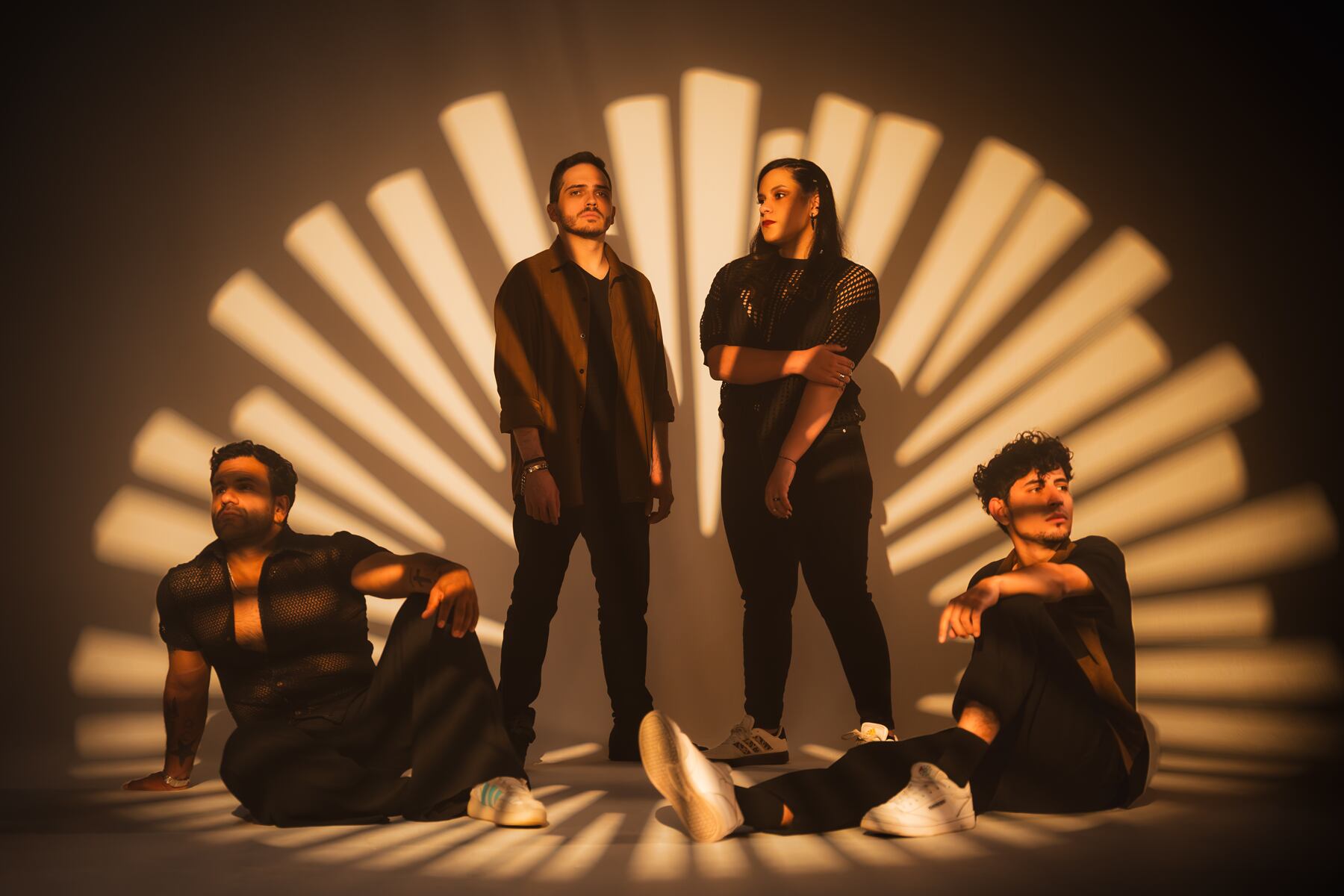 Argovia (en vivo) es Ani Guillén (Voz, guitarra, percusión); Carlos Arminio (Teclados y sintetizadores); Nicolás Paredes (Bajo) y Mauricio Sanabria (Batería).