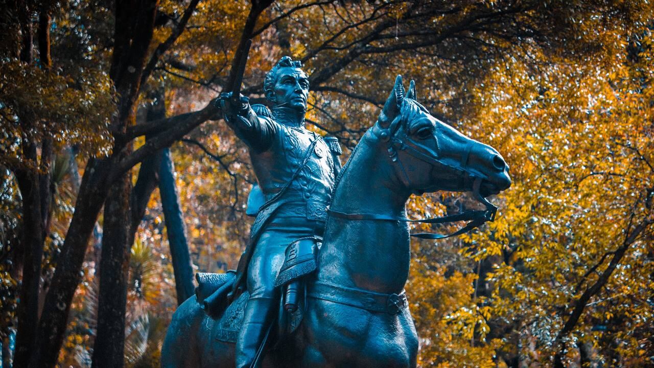 Escultura Bolívar Ecuestre.