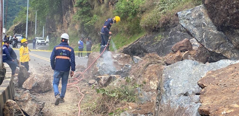 Debido al derrumbe el paso desde y hacia Cali por esta carretera estará inhabilitado indefinidamente