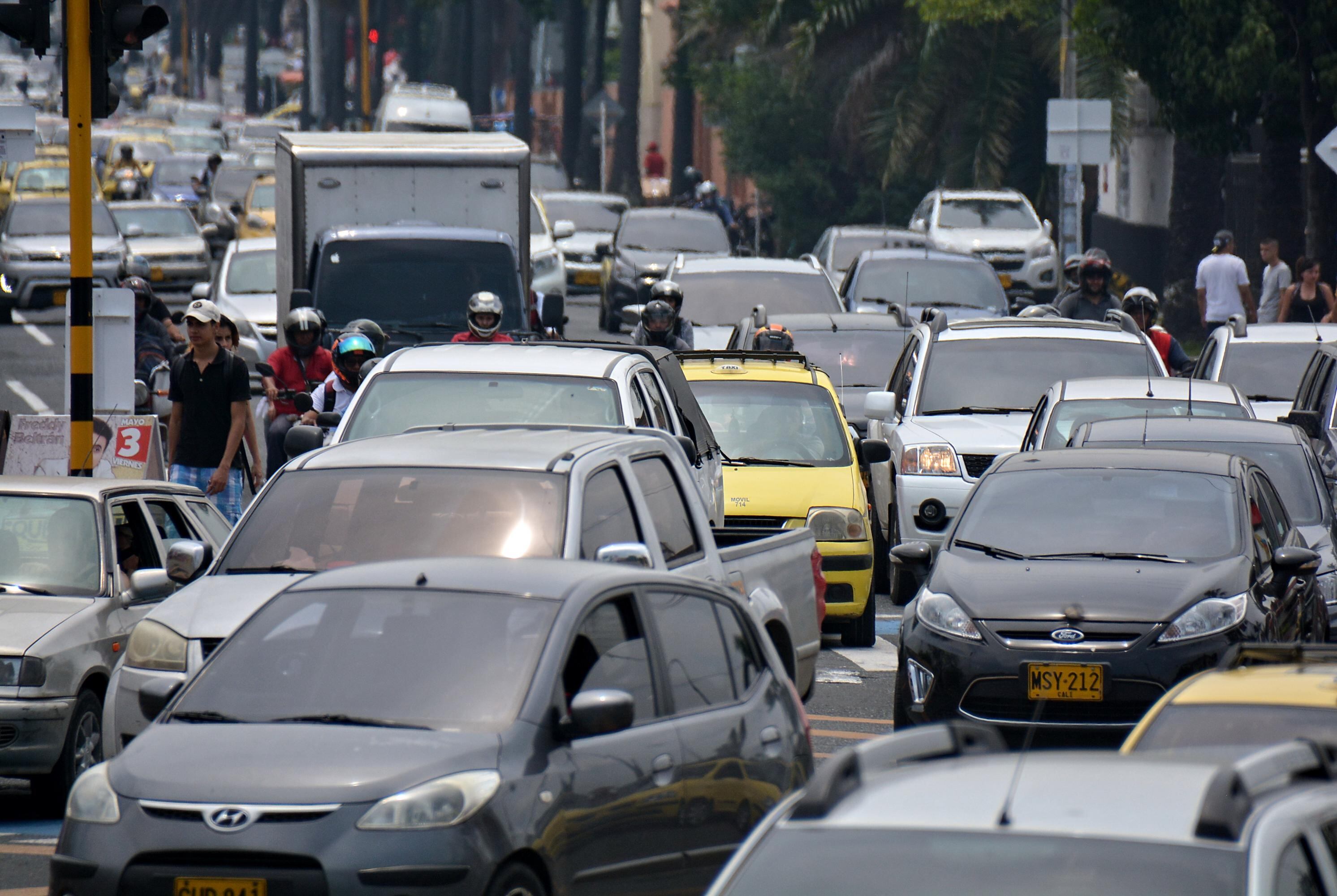 De acuerdo a la Secretaria de Movilidad de Cali, la reducción en un 40 % de la medida por circular en pico y placa, ha hecho que el recaudo de este tributo se incremente en un 46 %. No obstante, existen críticas que aseguran que la tasa ha impactado de manera negativa la movilidad.