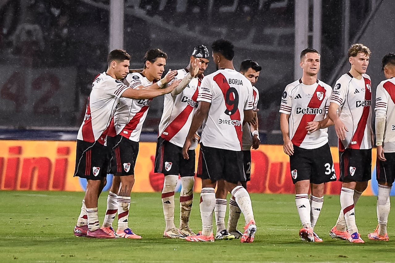 Jugadores de River Plate durante las semifinales de la Copa Argentina contra Independiente Rivadavia.