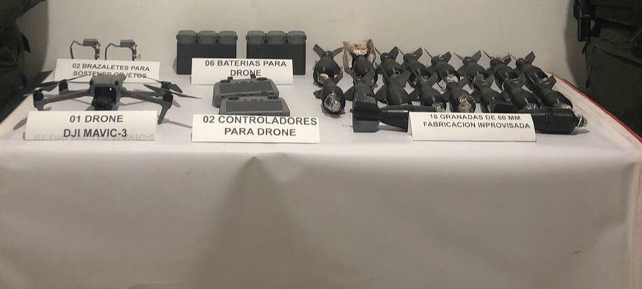 Elementos decomisados en la operación policial.