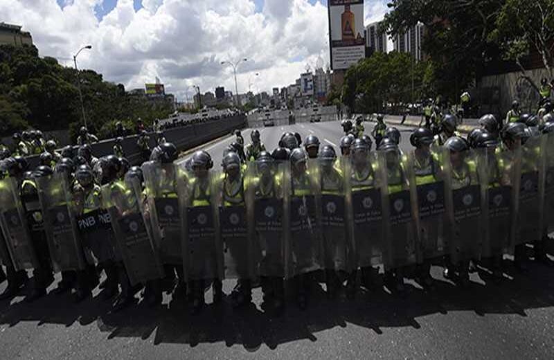 La Fuerza Pública venezolana está presente en la calles de Caracas como brazo del poder ejecutivo en ese país.