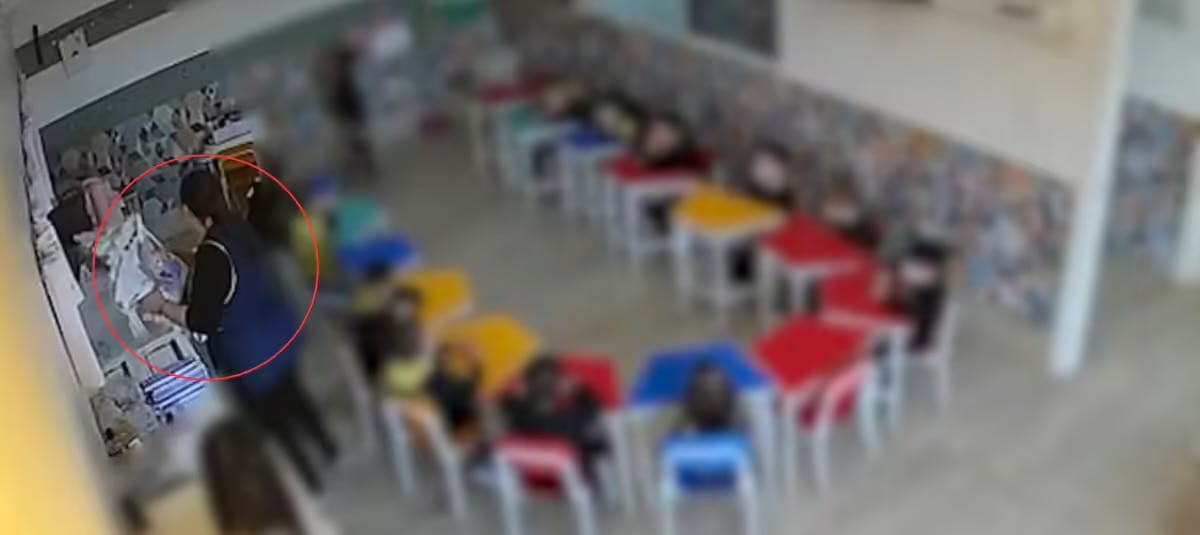 Profesora golpea a niño de 4 años con libros en colegio privado de Brasil y desata fuerte indignación