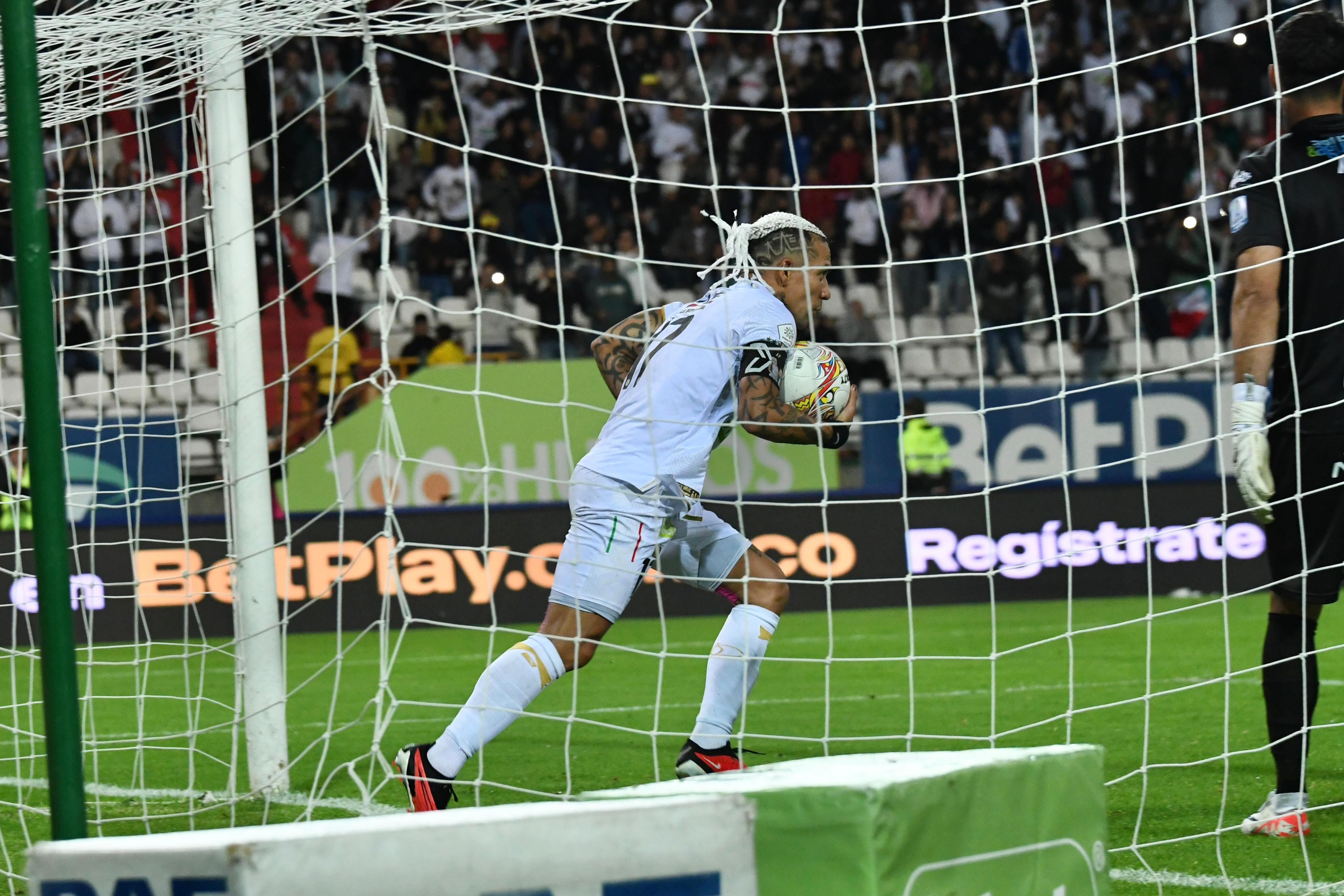 Dayro Moreno descontó de penal ante Pereira