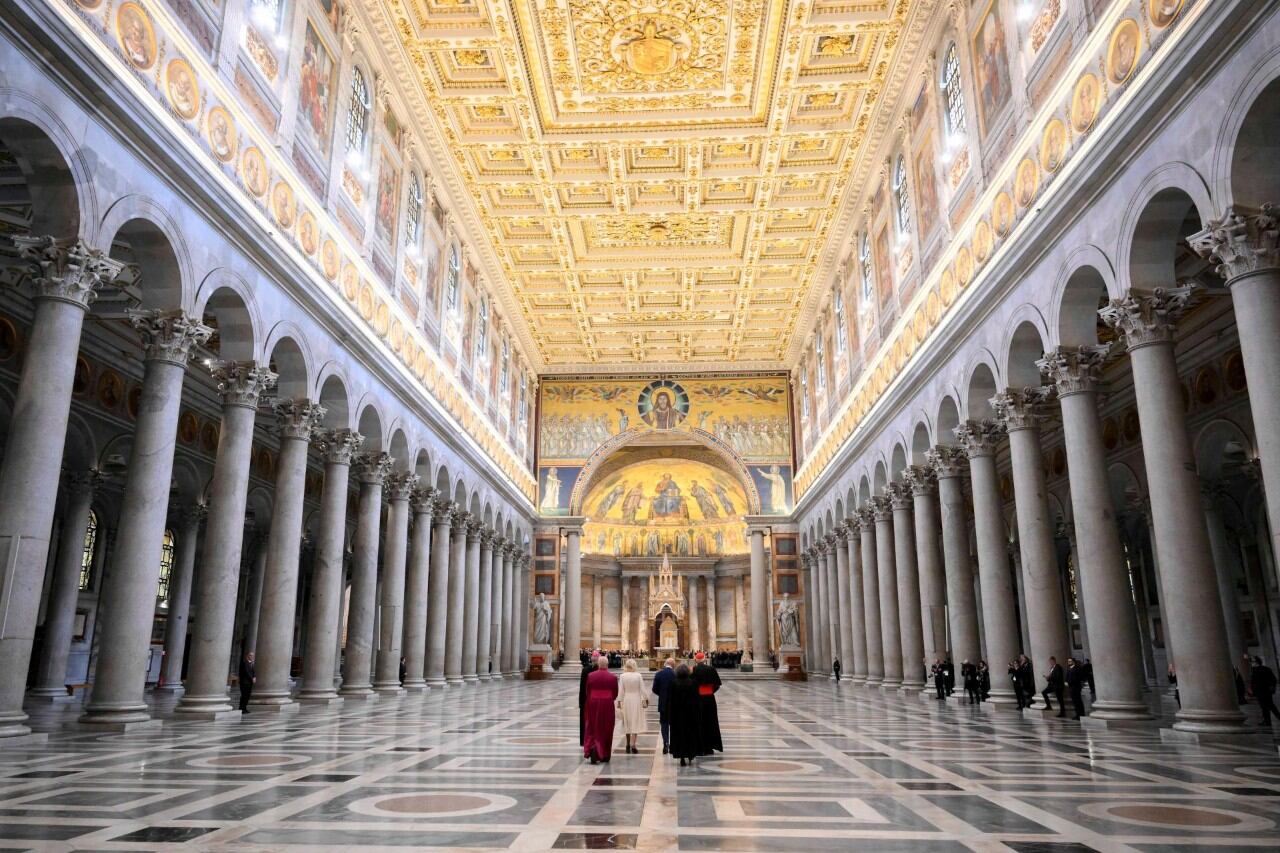Rey Carlos III y su esposa Camila