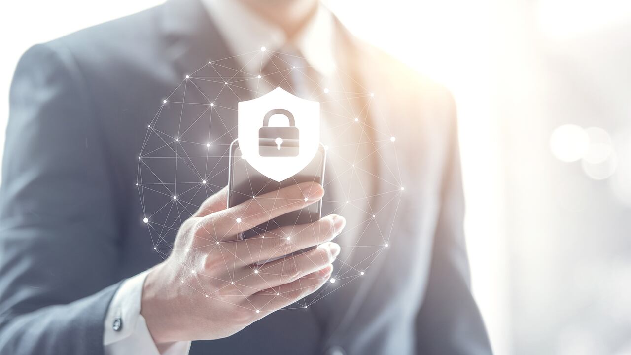 El 40% de los empleados latinoamericanos afirma tener acceso a información confidencial de clientes registrados en la base de datos de su empresa.