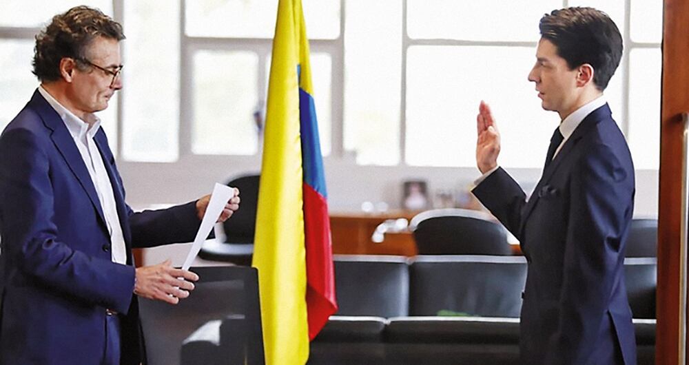   Al escuchar las denuncias, el exministro Alejandro Gaviria dijo que Ávila traicionó su confianza.