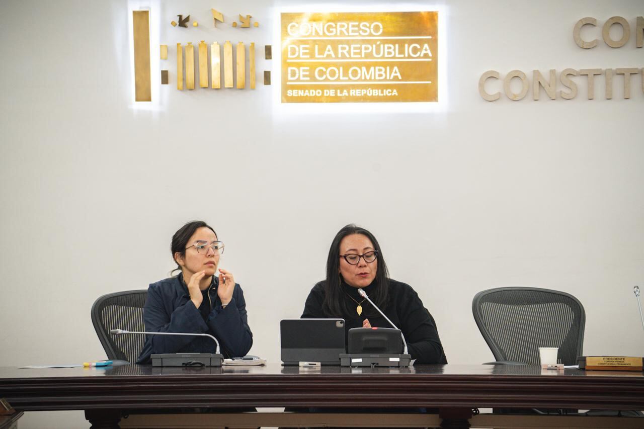 Representantes Jennifer Pedraza y Alexandra Vásquez.