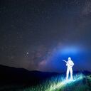 Hay postulados científicos que buscan hallar la posibilidad de vivir a kilómetros del planeta azul.