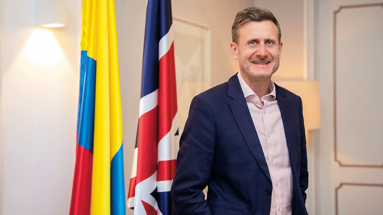 Durante su misión diplomática, iniciada en 2022, Hudgson impulsó espacios de cooperación, intercambio de conocimientos y articulación de actores públicos y privados entre Reino Unido y Colombia.