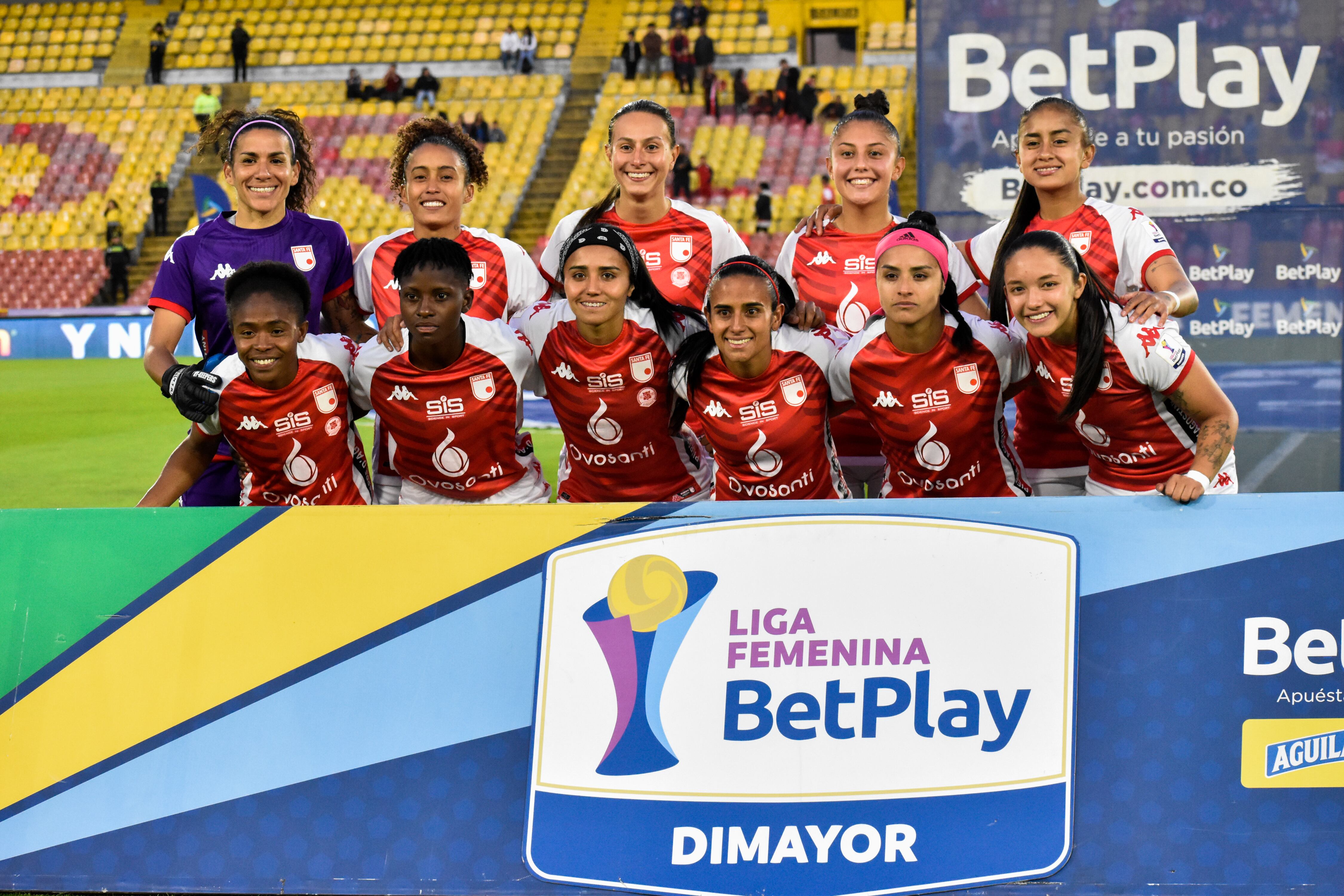 Parte del equipo profesional femenino de Santa Fe