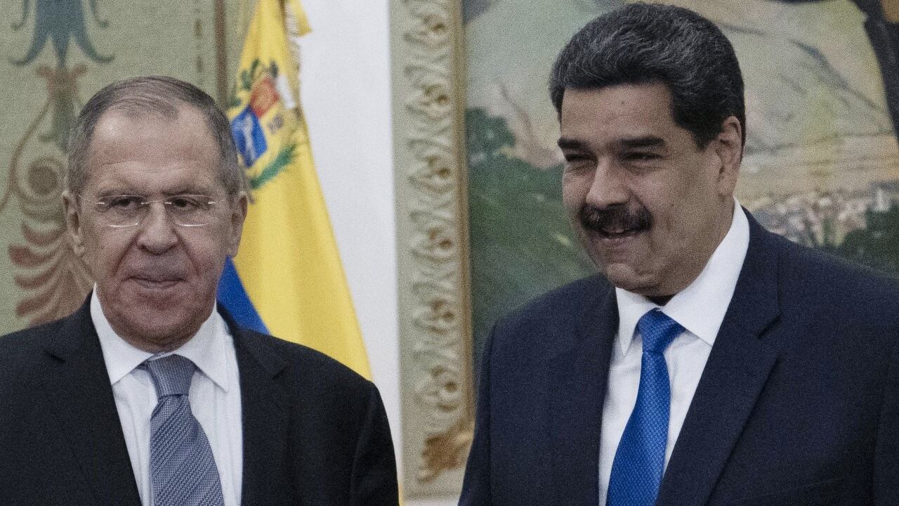 Sergei Lavrov junto al presidente de Venezuela, Nicolás Maduro. Los dos países tienen buenas relaciones diplomáticas