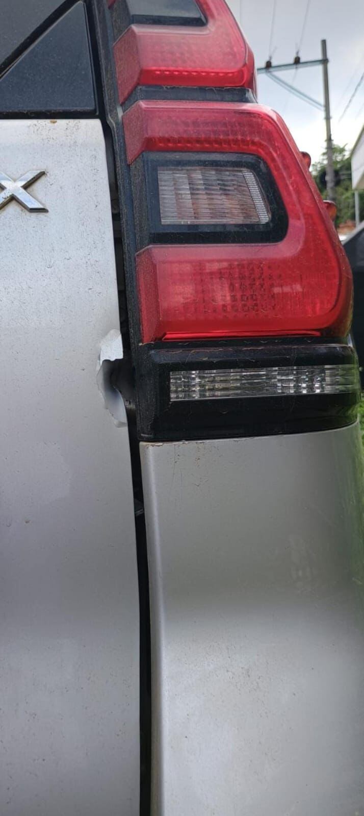 Impactos de bala en carro que se movilizaba Sigifredo Márquez Trujillo en Cali