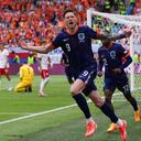 Los de Países Bajos lograron remontar sobre el final del partido.