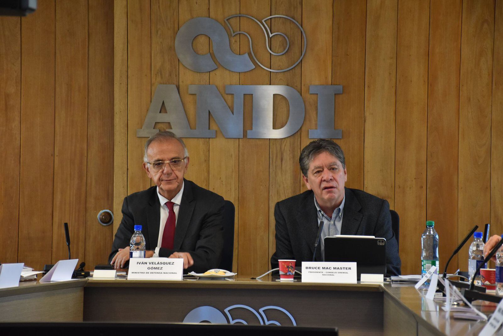 Reunión del Presidente del Consejo Gremial Nacional, Bruce Mac Master; el Ministro de Defensa; y el Consejo Intergremial de Bogotá y Cundinamarca