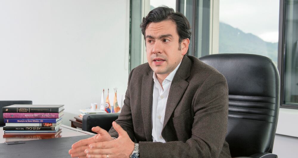 En aras de la justicia, el referendo propuesto por Rodrigo Lara es más técnico y menos populista que los otros. Pero al igual que estos no va para ningún lado. 