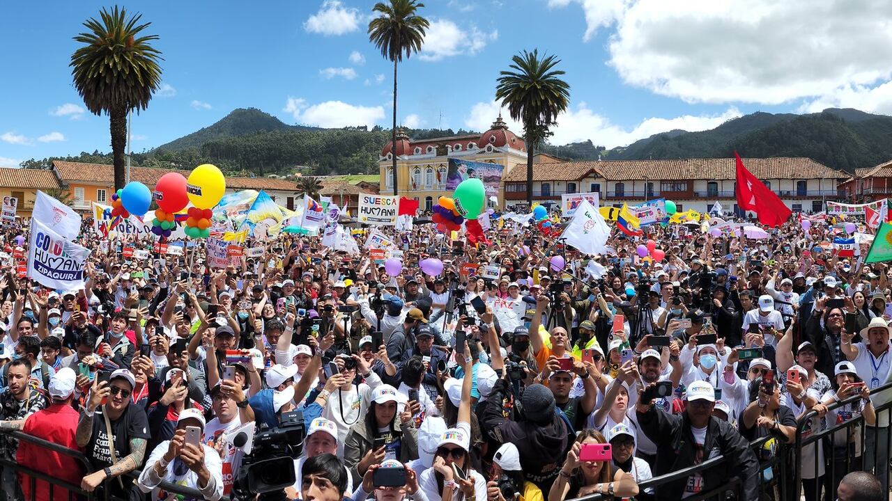 El candidato presidencial Gustavo Petro adelanta su cierre de campaña en Zipaquirá.